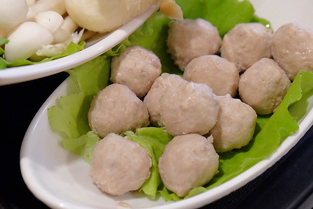 寬窄巷子老成都火鍋┃豐原美食推薦:使用20多種中藥辛香料,麻辣香濃的道地四川風味火鍋,記者出身的四川美女老闆娘,食尚玩家報導 @飛天璇的口袋