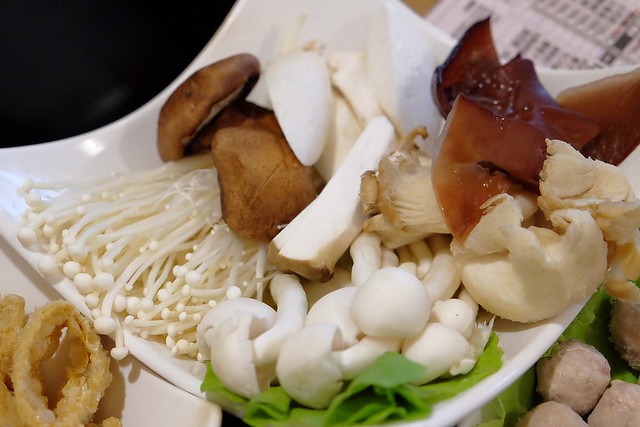 寬窄巷子老成都火鍋┃豐原美食推薦:使用20多種中藥辛香料,麻辣香濃的道地四川風味火鍋,記者出身的四川美女老闆娘,食尚玩家報導 @飛天璇的口袋