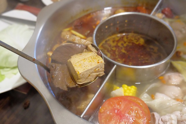 寬窄巷子老成都火鍋┃豐原美食推薦:使用20多種中藥辛香料,麻辣香濃的道地四川風味火鍋,記者出身的四川美女老闆娘,食尚玩家報導 @飛天璇的口袋