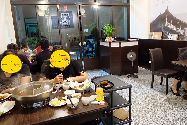 寬窄巷子老成都火鍋┃豐原美食推薦:使用20多種中藥辛香料,麻辣香濃的道地四川風味火鍋,記者出身的四川美女老闆娘,食尚玩家報導 @飛天璇的口袋