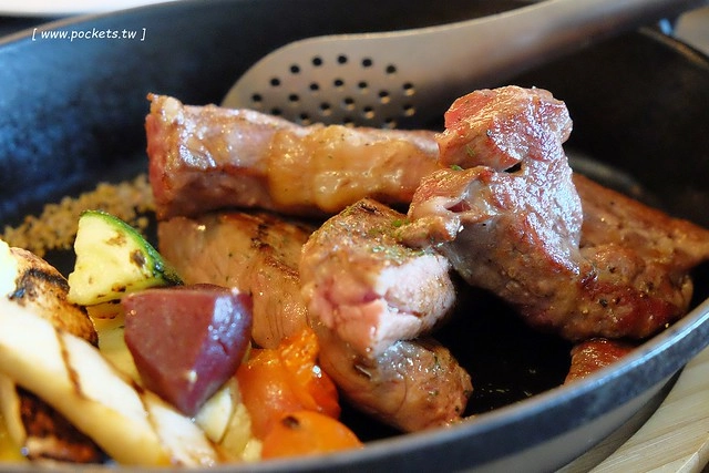 Fonte653 丰鑄鐵鍋料理┃台中南屯美食:低溫烹飪料理手法,呈現出食材最單純的美味,台中少見的鑄鐵鍋料理,很優質的環境和餐點,下午茶6/17起上市 @飛天璇的口袋