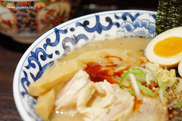 【日本東京】斑鳩拉麵~位於東京駅一番街超人氣拉麵店,使用鰹魚和豚骨熬製而成的湯頭,個人覺得好吃又對胃,不虛此行 @飛天璇的口袋