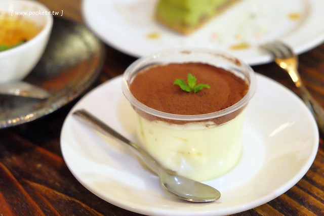 昨日花卷┃台中西區美食:Fusion創意料理作法,將各國料理融入菜色,新菜單正式上市,打卡破百送開胃菜,商業午餐送飲料,週五夜晚啤酒買一送一 @飛天璇的口袋