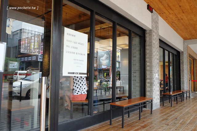 段純貞牛肉麵┃台中西區美食:新竹超人氣牛肉麵店,台中公益路小吃美食再一發,網路票選全台十大牛肉麵店,推薦燉番茄牛肉手打麵,小菜選擇性也很多 @飛天璇的口袋