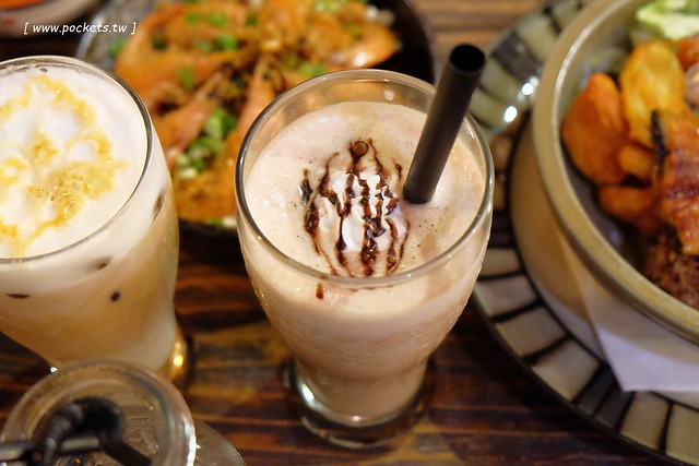 昨日花卷┃台中西區美食:Fusion創意料理作法,將各國料理融入菜色,新菜單正式上市,打卡破百送開胃菜,商業午餐送飲料,週五夜晚啤酒買一送一 @飛天璇的口袋