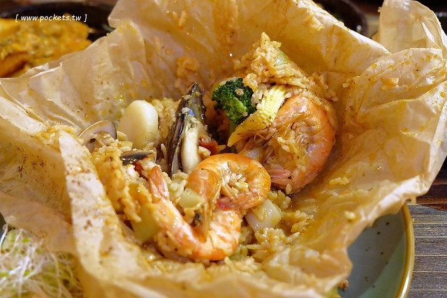 昨日花卷┃台中西區美食:Fusion創意料理作法,將各國料理融入菜色,新菜單正式上市,打卡破百送開胃菜,商業午餐送飲料,週五夜晚啤酒買一送一 @飛天璇的口袋