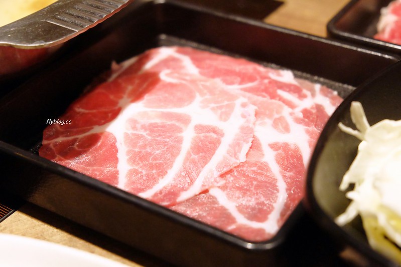 祥富水產沙茶火鍋超市┃台中北區:一個人$30元火鍋湯底,自已到超市買食材煮火鍋,享受在家煮火鍋的概念,中友百貨地下三樓 @飛天璇的口袋