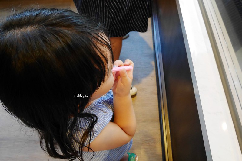 Vito義式冰淇淋┃台中南屯:來自日本福岡的冰淇淋專賣店,主打新鮮水果口味,超好拍的網美打卡牆 @飛天璇的口袋