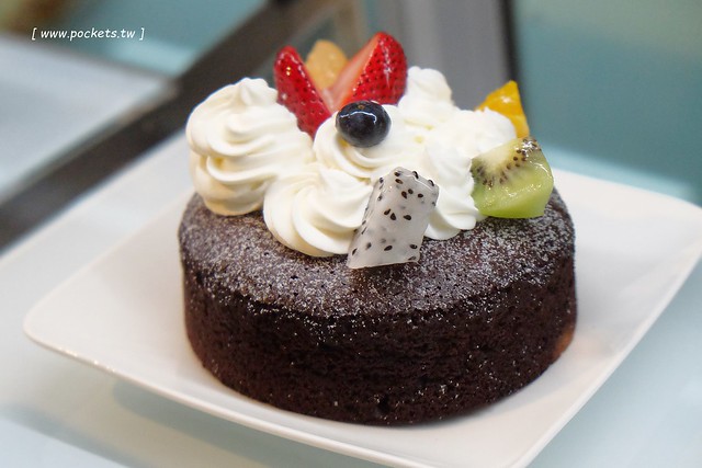 彼內朵法式蛋糕店.Patissier Pinede|來自日本名古屋的甜點店,近SOGO百貨捷運忠孝復興站,1974烤起司蛋糕是招牌甜點 @飛天璇的口袋