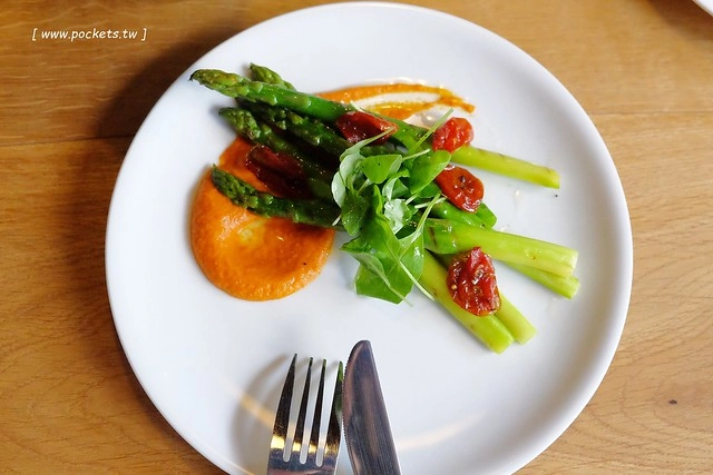 台中西區|FORE restaurant,使用最古老的Grill烹調方式,位於台中美術館綠園道旁 @飛天璇的口袋