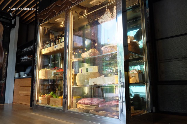 台中西區|FORE restaurant,使用最古老的Grill烹調方式,位於台中美術館綠園道旁 @飛天璇的口袋