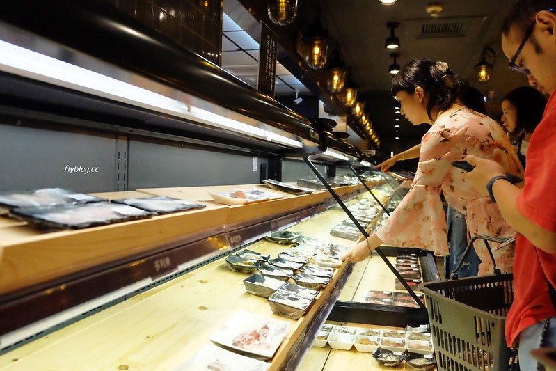 祥富水產沙茶火鍋超市┃台中北區:一個人$30元火鍋湯底,自已到超市買食材煮火鍋,享受在家煮火鍋的概念,中友百貨地下三樓 @飛天璇的口袋