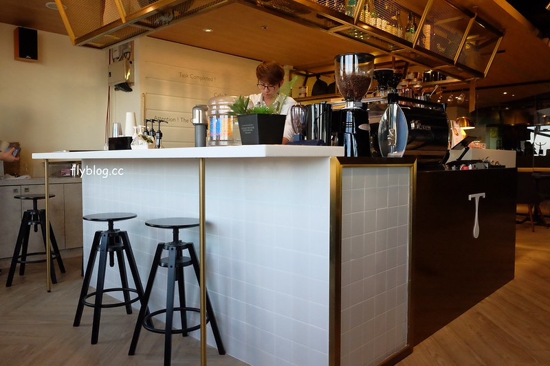 台中南區|咖啡任務.Coffee Task:台中市最高的咖啡館,隱身於辦公大樓36樓,居高臨下眺望台中市美景 @飛天璇的口袋