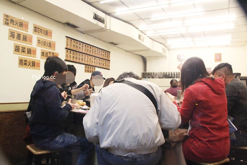 九冠樓石頭火鍋┃台中西區:台中老字號小火鍋店,草悟道商圈美食餐廳,個人推薦燒酒雞必點 @飛天璇的口袋