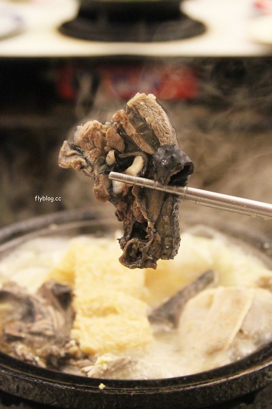 九冠樓石頭火鍋┃台中西區:台中老字號小火鍋店,草悟道商圈美食餐廳,個人推薦燒酒雞必點 @飛天璇的口袋