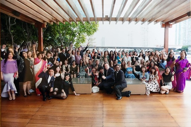 泰國曼谷|曼谷自由行Day1|香格里拉飯店→曼谷市區觀光→皇后藝廊→嘟嘟車→玉佛寺(大皇宮)→Supatra河濱餐廳→歡迎晚宴 @飛天璇的口袋