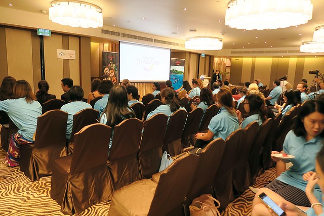 泰國曼谷|曼谷自由行Day1|香格里拉飯店→曼谷市區觀光→皇后藝廊→嘟嘟車→玉佛寺(大皇宮)→Supatra河濱餐廳→歡迎晚宴 @飛天璇的口袋