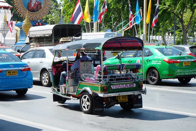 泰國曼谷|曼谷自由行Day1|香格里拉飯店→曼谷市區觀光→皇后藝廊→嘟嘟車→玉佛寺(大皇宮)→Supatra河濱餐廳→歡迎晚宴 @飛天璇的口袋