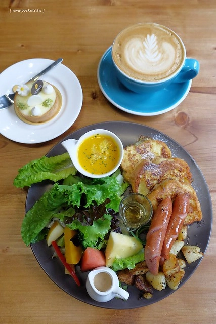 台中早午餐推薦懶人包┃推薦2017年台中15間優質早午餐店:漢堡巴士. Emma’s Cafe. 杉禾亭. Bistro88. 麵包市集. 好堅果咖啡. 對了出發. 小家朝食. 春田210. 找晨手作輕食. 隱巷. 巴特三店. 憲賣咖啡. 入口鬆餅. hoyo cafe @飛天璇的口袋