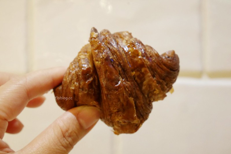 Mini One可頌專賣店|秤重賣的迷你可頌好好吃,還有紅豆麻糬麵包和窯烤起士蛋糕,新光三越下午茶小甜點 @飛天璇的口袋