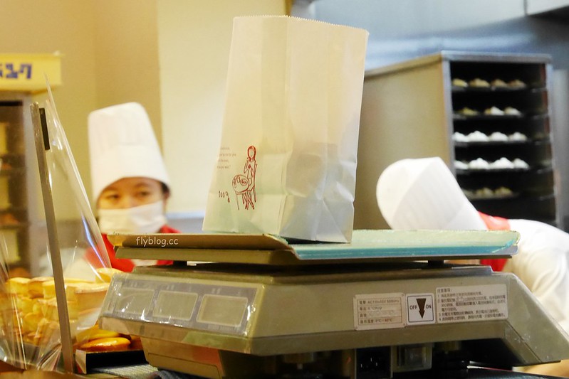 Mini One可頌專賣店|秤重賣的迷你可頌好好吃,還有紅豆麻糬麵包和窯烤起士蛋糕,新光三越下午茶小甜點 @飛天璇的口袋