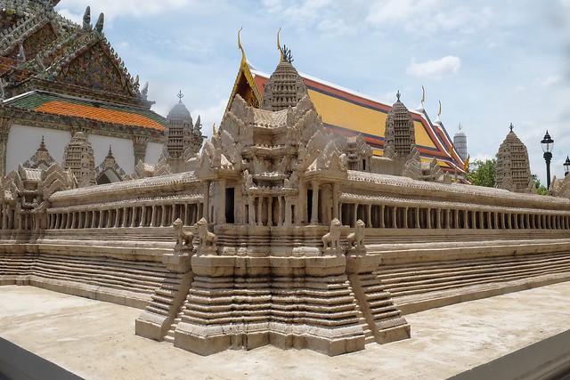 泰國曼谷|曼谷自由行Day1|香格里拉飯店→曼谷市區觀光→皇后藝廊→嘟嘟車→玉佛寺(大皇宮)→Supatra河濱餐廳→歡迎晚宴 @飛天璇的口袋