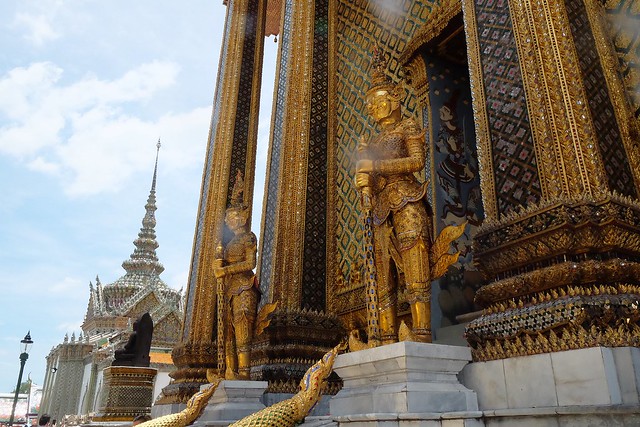 泰國曼谷|曼谷自由行Day1|香格里拉飯店→曼谷市區觀光→皇后藝廊→嘟嘟車→玉佛寺(大皇宮)→Supatra河濱餐廳→歡迎晚宴 @飛天璇的口袋