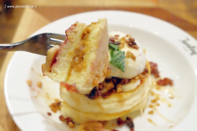 Jamling Cafe┃台中西區美食:來自東京的超人氣鬆餅店,進駐金典綠園道一樓,鬆餅輕柔綿密好吃,跟在日本吃到的一樣 @飛天璇的口袋