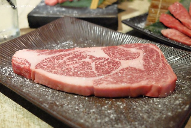 老乾杯。台中市政店:品嚐頂級美味的和牛料理,燈光美、氣氛佳、服務也好,商業午餐價格比較經濟實惠 @飛天璇的口袋