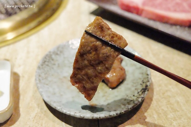 老乾杯。台中市政店:品嚐頂級美味的和牛料理,燈光美、氣氛佳、服務也好,商業午餐價格比較經濟實惠 @飛天璇的口袋