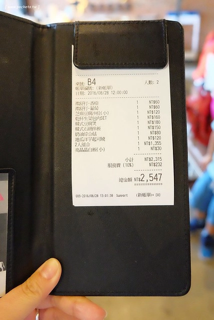 乾杯.中友店┃台中北區美食:輕鬆活潑的用餐氛圍,嘴對嘴親親10秒送五花肉 @飛天璇的口袋