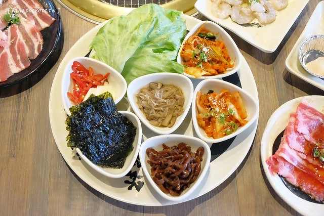 乾杯.中友店┃台中北區美食:輕鬆活潑的用餐氛圍,嘴對嘴親親10秒送五花肉 @飛天璇的口袋