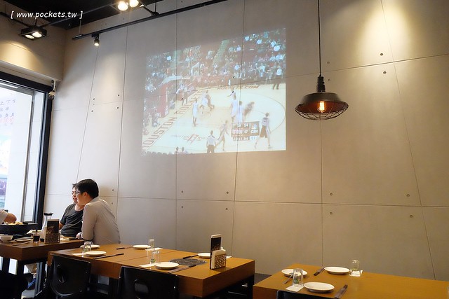 城裡城外巫山烤魚┃台中西區美食:現點現烤活魚料理,台中第一間巫山烤魚,老闆是正宗大陸人,消費打卡送一壺涼茶 @飛天璇的口袋