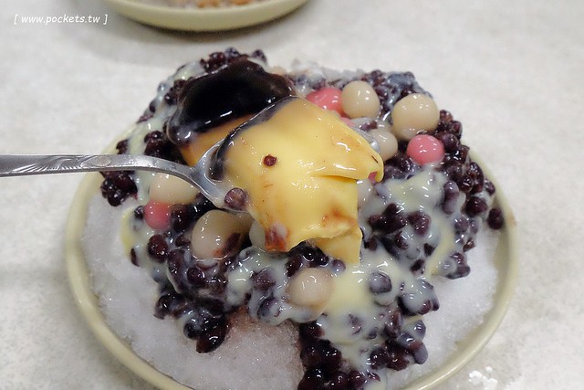 來來冰果店|水湳市場內營業近30個年頭的老字號冰菓店,料多又實在價格也便宜 @飛天璇的口袋