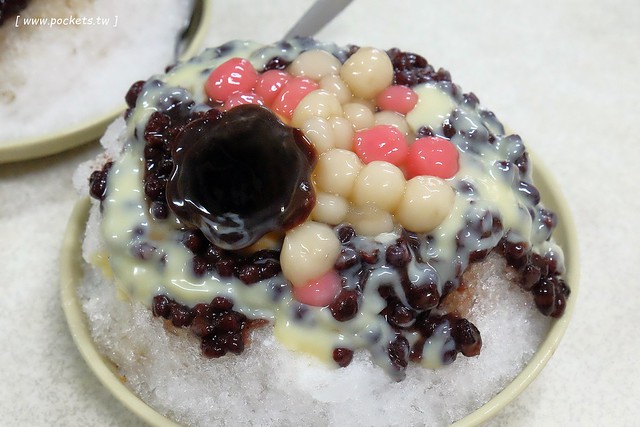 來來冰果店|水湳市場內營業近30個年頭的老字號冰菓店,料多又實在價格也便宜 @飛天璇的口袋