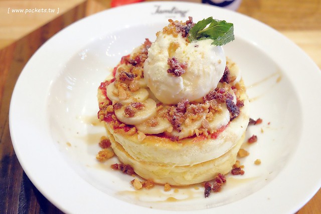 Jamling Cafe┃台中西區美食:來自東京的超人氣鬆餅店,進駐金典綠園道一樓,鬆餅輕柔綿密好吃,跟在日本吃到的一樣 @飛天璇的口袋