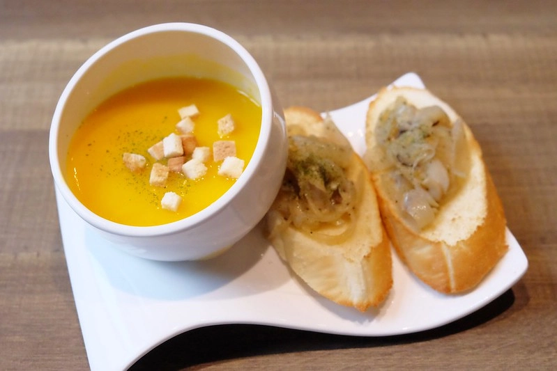 黛麗佐手義式餐廳┃台中后里:日本超夯「反應過激的貓」line貼圖期間限定,餐點表現不俗環境也很好拍,麗寶Outlet Mall美食餐廳推薦 @飛天璇的口袋