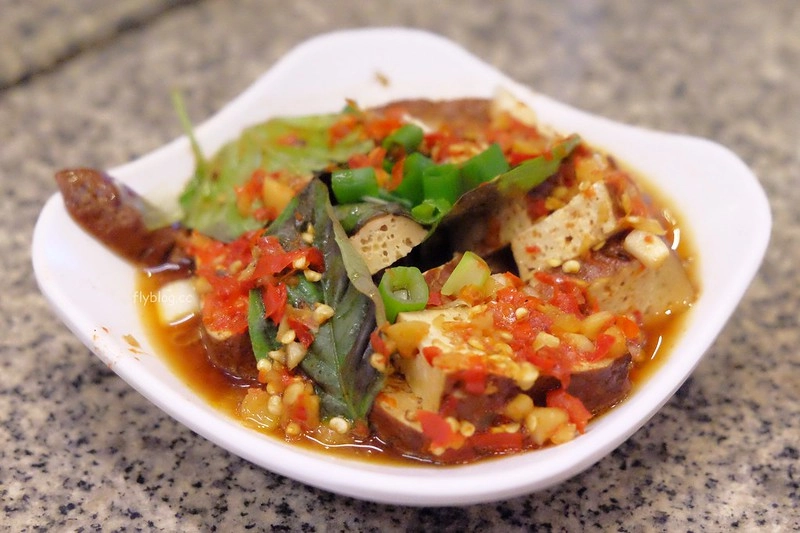 台中北區|翁記泡沫廣場,一中街學子最愛的復古茶坊,招牌烏龍豆干推薦必點 @飛天璇的口袋