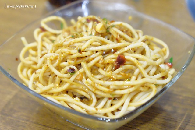 城裡城外巫山烤魚┃台中西區美食:現點現烤活魚料理,台中第一間巫山烤魚,老闆是正宗大陸人,消費打卡送一壺涼茶 @飛天璇的口袋