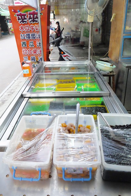 來來冰果店|水湳市場內營業近30個年頭的老字號冰菓店,料多又實在價格也便宜 @飛天璇的口袋