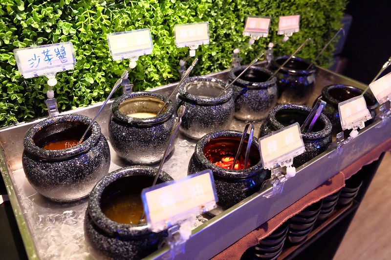 水貨炭火烤魚┃台中西區:超霸氣的澳洲小龍蝦,堆滿滿如小山的蛤蠣鍋,烤魚原來有這麼多創意吃法 @飛天璇的口袋