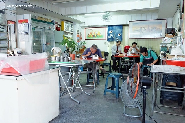 南投埔里|施家肉丸.埔里飄香50年的肉丸老店,老闆說不好吃免錢 @飛天璇的口袋