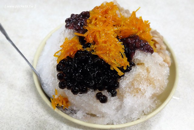 來來冰果店|水湳市場內營業近30個年頭的老字號冰菓店,料多又實在價格也便宜 @飛天璇的口袋