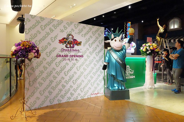 Emack & Bolio’s┃ 台中西屯美食:來自美國波斯頓的堆疊冰淇淋,華麗又濃郁的搖滾風味,一起體驗疊疊樂的樂趣 @飛天璇的口袋