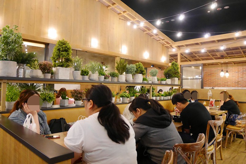 台中北區| 石壁家義大利麵:日本義大利麵連鎖店進駐台中,主打每天四款生麵選擇,披薩好吃推薦哦! @飛天璇的口袋