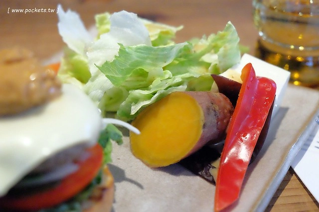 台中北屯|小葛廚房,手作漢堡為主早午餐店,鄰近水湳市場和美國學校 @飛天璇的口袋