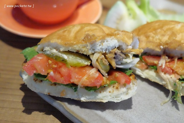 台中北屯|小葛廚房,手作漢堡為主早午餐店,鄰近水湳市場和美國學校 @飛天璇的口袋