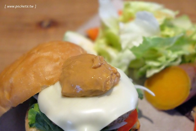 台中北屯|小葛廚房,手作漢堡為主早午餐店,鄰近水湳市場和美國學校 @飛天璇的口袋