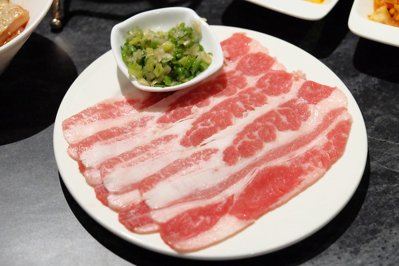 錵燒炭火燒肉┃台中西屯:公益路燒肉店新亮點,錵鑶系列全新品牌,開幕一個月感覺還沒上軌道 @飛天璇的口袋