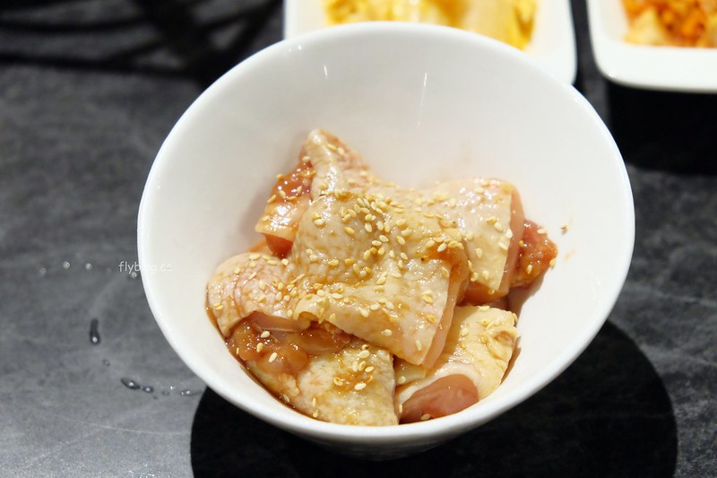 錵燒炭火燒肉┃台中西屯:公益路燒肉店新亮點,錵鑶系列全新品牌,開幕一個月感覺還沒上軌道 @飛天璇的口袋